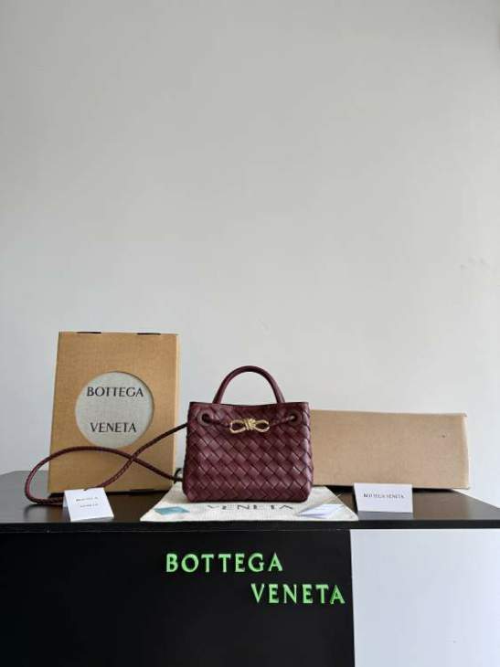 Picture of Bottega Veneta Handbags _SKUfw240127513fw